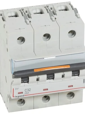 Časově Omezené LEGRAND Jistič 32C/3 DX3 409784