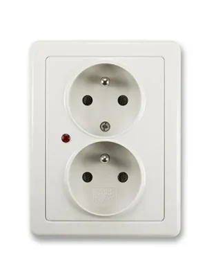 ABB 5592G-C02349 S1 Zásuvka dvojnásobná s ochranou před přepětím Swing® světle šedá Finální Výprodej