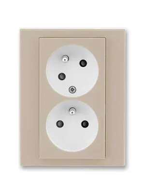 ABB 5513H-C02357 18 Zásuvka dvojnásobná s clonkami, s natočenou dutinou Levit® macchiato/ bílá Výprodej