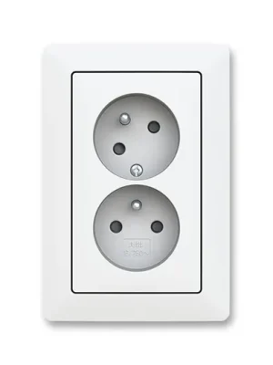 ABB Zoni 5513T-C02357 240 Zásuvka dvojnásobná, clonky, natočená dutina, IP40, matná bílá Výhodná Nabídka