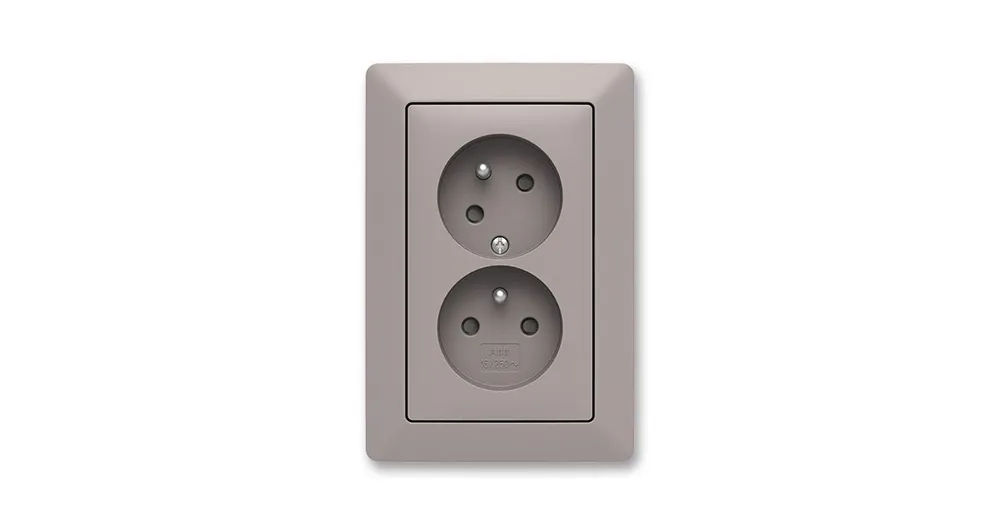 ABB Zoni 5513T-C02357 144 Zásuvka dvojnásobná, clonky, natočená dutina, IP40, greige/bílá Víkendová Akce